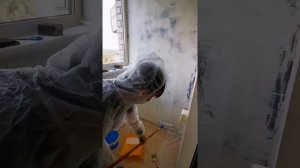 Ремонт балкона самостоятельно. Грунтовка стен и покраска потолка / DIY / Do It Yourself