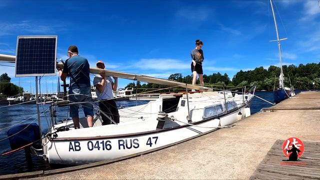 Устанавливаем мачту на парусную яхту. Говорили, будет просто...