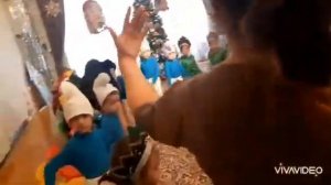 Вот какая ёлочка выросла у нас? #новыйгод #утренник #воткакаяелочкавырослаунас