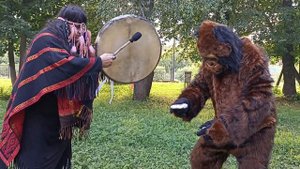 Снежный человек Ваня, Шаман и каменный топор