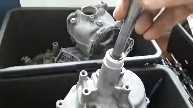 пытаюсь законьчить сборку кпп м-2141 для Александра из Запрудни . смотреть онлайн