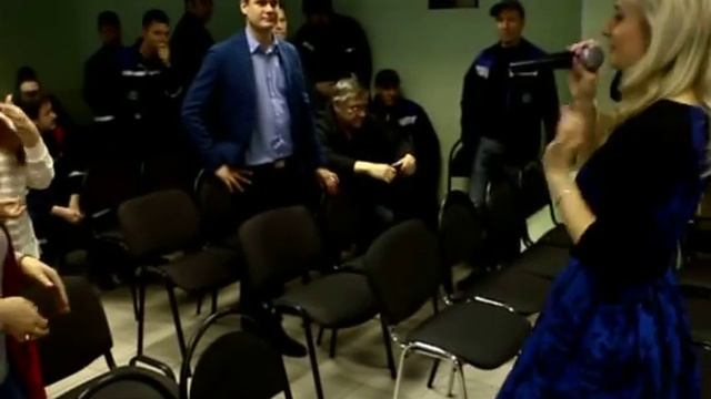 Праздничный тренинг - зарядка для поднятия настроения на рабочем месте от Юлии Рубис смотреть онлайн