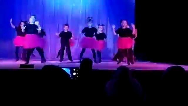 Классный танец малышей  *Сладкоежки*