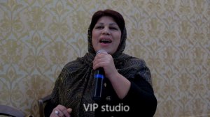 Красивым голосом спела песню на свадьбе !!