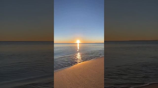 Закат Балтийского моря! Смотри и расслабляйся.
