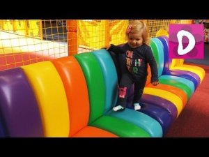 ✿ Играем в Лабиринте  Indoor Playground Family Fun for Kids Indoor Play Area Playroom with Balls