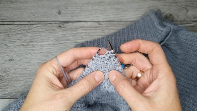 По кругу, всего 2 ряда. Простой и очень красивый узор для платья. смотреть онлайн