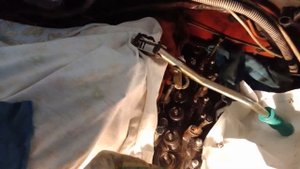 ЗАМЕНА МАСЛОСЬЕМНЫХ КОЛПАЧКОВ  НА КЛАПАНАХ ВАЗ-2105