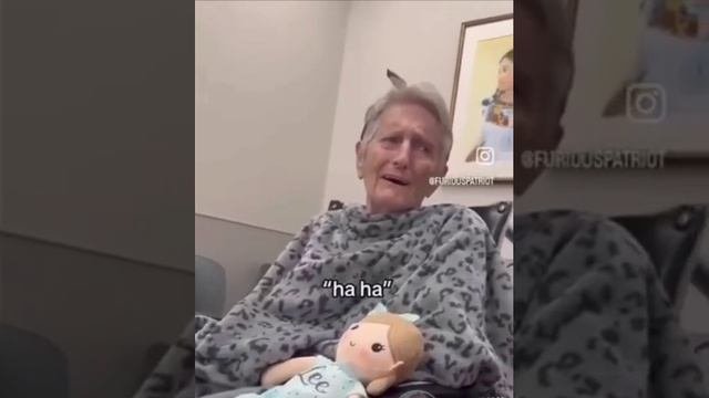 У бабушки с деменцией временно прояснилось в голове и родственники решили сообщить ей, кто президент