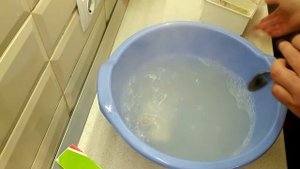 Как отмыть лоток стиральной машинки от закаменелого порошка.