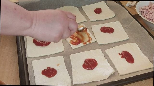 Подсмотрела рецепт вкусной мини пиццы 