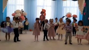 Танец детей иг группы Лучики, на празднике 8 марта