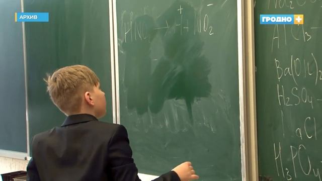 Стоит ли переучивать детей-левшей, и как устроен мозг леворуких людей?