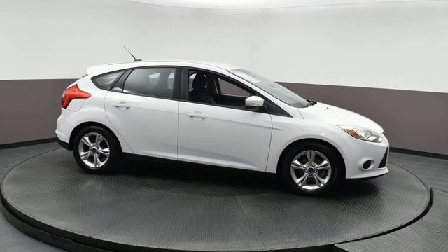 2013 Oxford White Ford Focus 4D Hatchback #NP6069RA смотреть онлайн