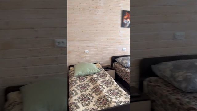 Трёхместный домик люкс на берегу реки смотреть онлайн