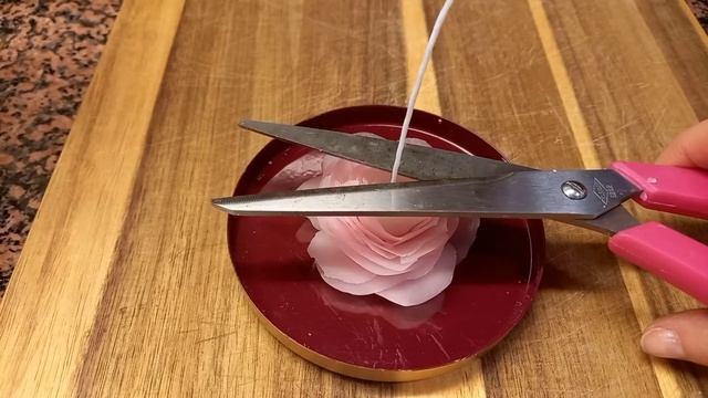 Свеча Роза из парафина своими руками/ Как сделать такую свечу смотрите в следующем видео