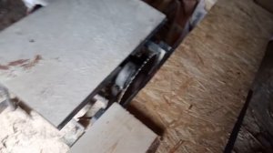 Обрезка досок на циркулярке