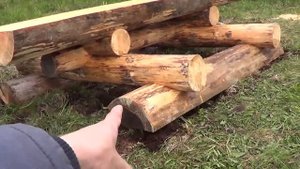 Стол из мощных бревен. Сборка и установка.