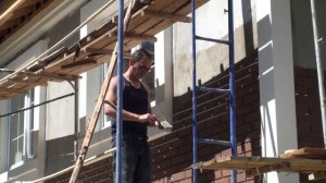 Как наносится клей на клинкерную плитку и как она приклеивается на фасад дома
