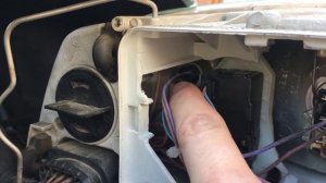 Как снять фару Skoda Octavia A5. Замена ламп.