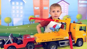 Машинка Эвакуатор Bruder с Джипом. Развивающие машинки для детей с Даником