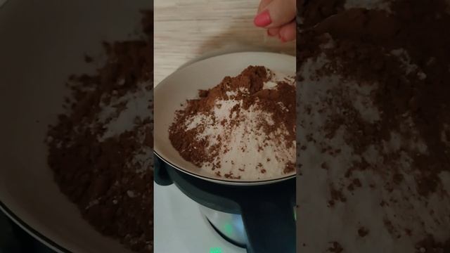 Простое шоколадное печенье с корицей...