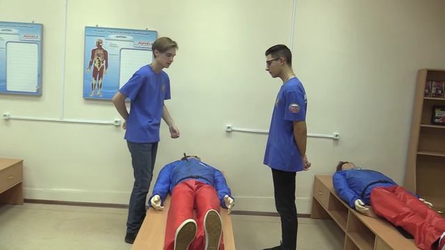 Видеоурoк по оказанию первой помощи от юных спасателей
