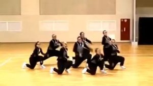 Отличный танец команды!