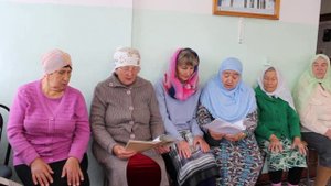 Женщины читают суры из Корана