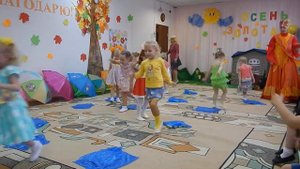 Осеннее развлечение в средней группе  "Золотая осень"