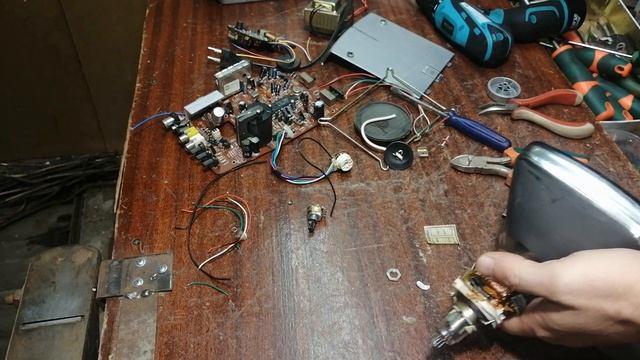 Ну очень маленький телевизор Siesta. Разбор. смотреть онлайн