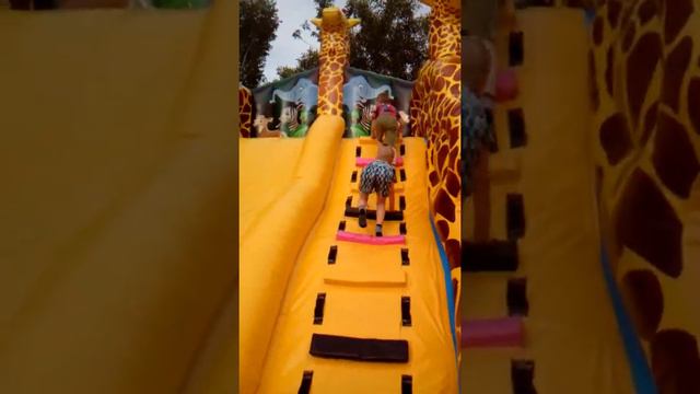 на батутах парк планета смотреть онлайн