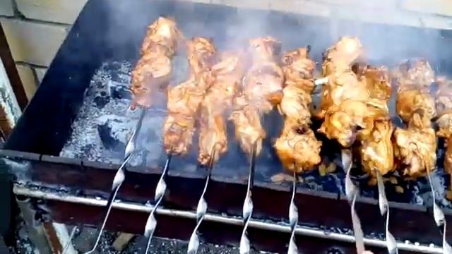 ИСПЫТАЛ МАНГАЛ!!!.(не очень).Делайте расстояние между шампурами больше!!! смотреть онлайн