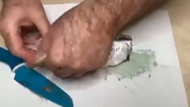 Как моментально почистить селедку на филе? Быстро и просто. За 2 минуты. ENG SUB.