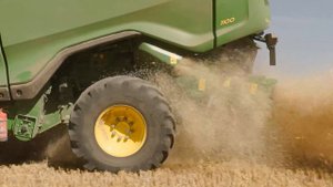 Review of the John Deere X9 combine