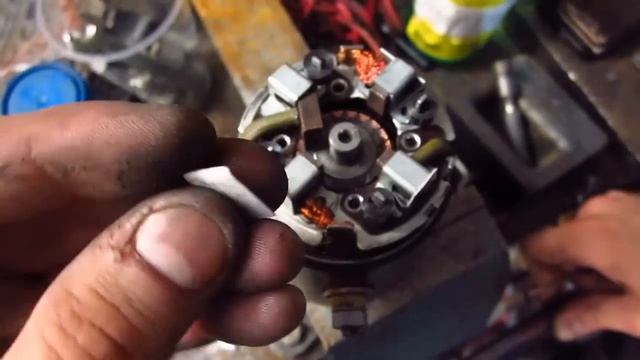 Как быстро вставить щетки на стартере смотреть онлайн