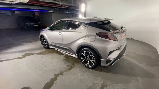 Toyota C-HR смотреть онлайн