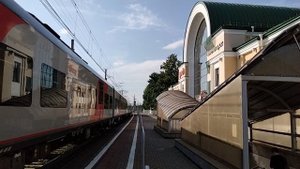 Сдвоенная "Ласточка" (ЭС2Г-025+ЭС2Г-023) отправляется из Зеленогорска