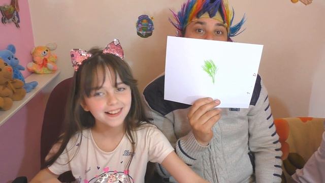 КТО ХУЖЕ НАРИСУЕТ ЛЕВОЙ РУКОЙ ЧЕЛЛЕНДЖ! смотреть онлайн