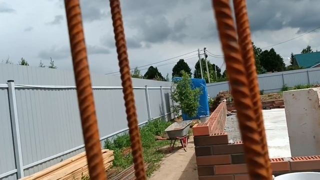 Собираем бетономешалку. На улице похолодало, начинаем класть кирпич.Бетономешалка STEHER.