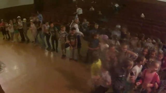 Необходимо с самого детства вызывать у ребёнка положительные эмоции, связанные со школой лаптей. смотреть онлайн