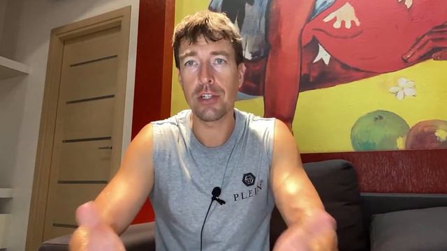 Как низкорослый парень может выиграть у высокого? Примеры.