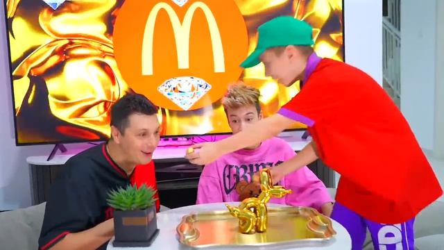 НЕ ПОДЕЛИЛИ Макдональдс за 10$ Vs 100$