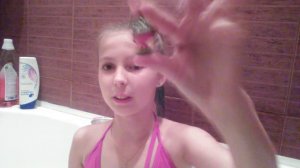 Купаюсь и ищу игрушки в ваной