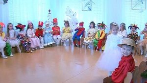 Новогодний танец скоморохов в дет/саду №295, гр№3