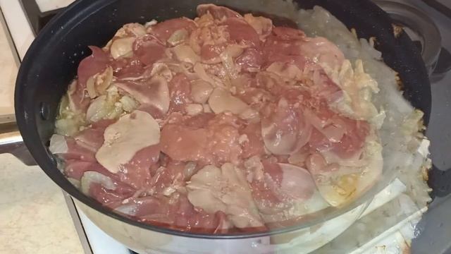 Куриная печень в сметане, очень нежная и сочная! Готовится быстро, получается вкусно! смотреть онлайн
