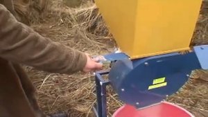 Демонстрация работы зернодробилки Кубанец 500Мз