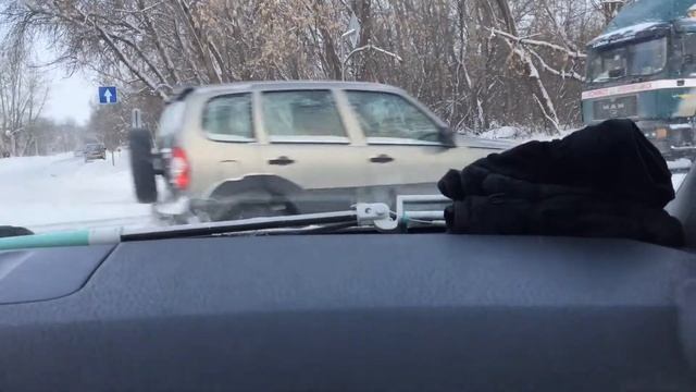 Проезд ж/д переезда в Каменске-Уральском Свердловской области смотреть онлайн