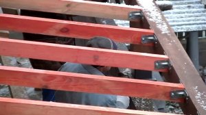 Монтаж стропил навеса усиленными уголками KPW3