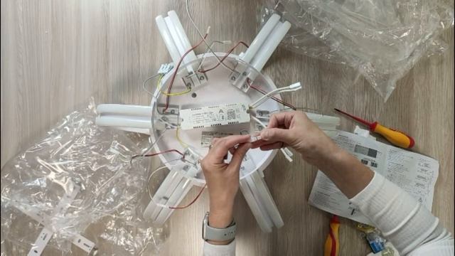 Сборка светодиодной люстры с пультом MEDUSA DOUBLE 168W Estares смотреть онлайн